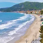 Casa Borgo 5 * Pietra Ligure